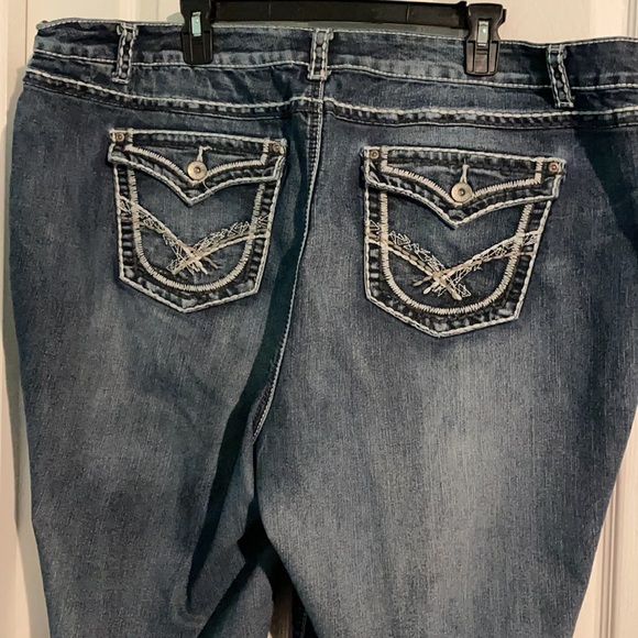 Cato’s - Picture 3 of 3